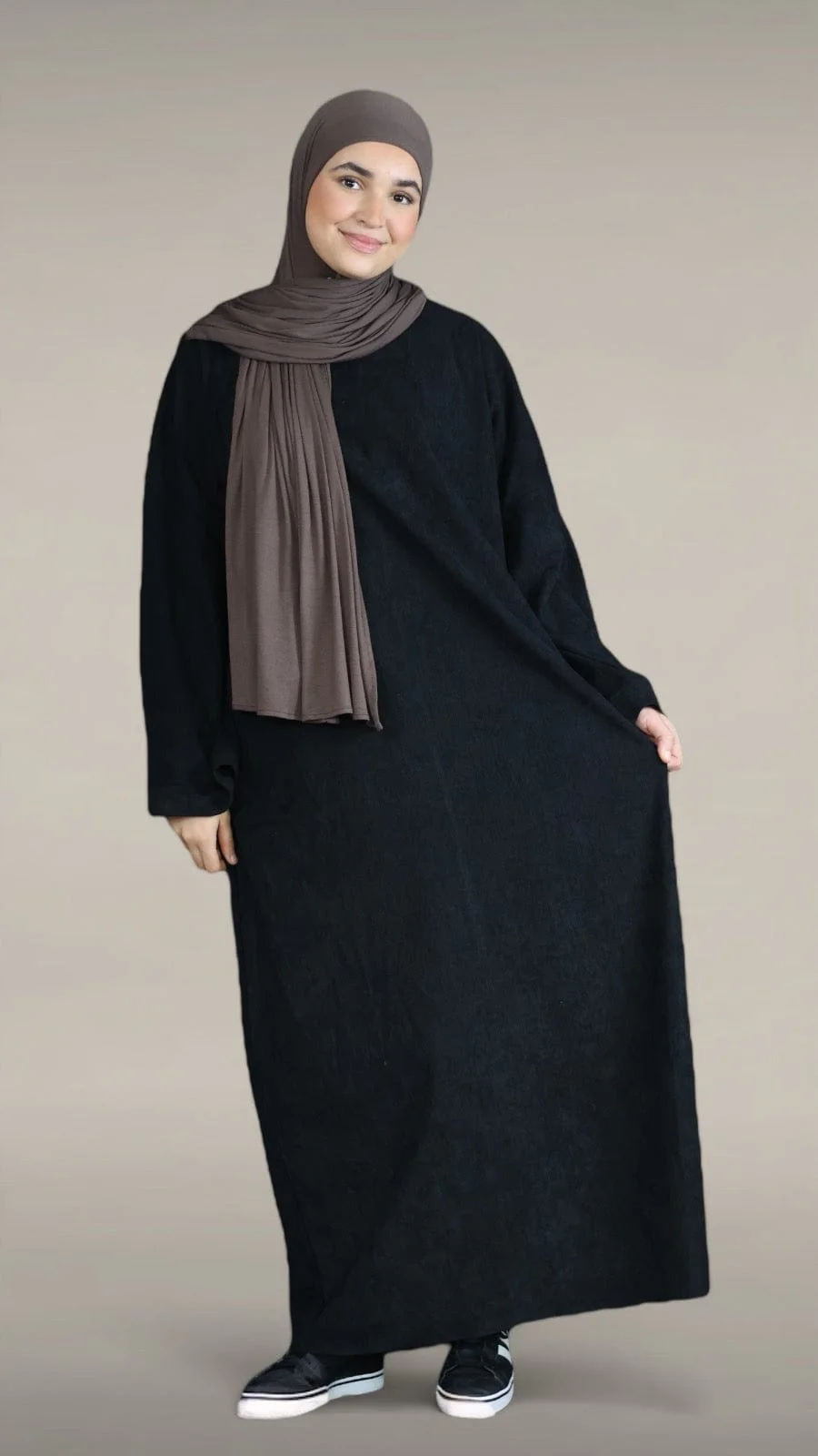 Essential Fløjl Abaya (Sort) - Image 4